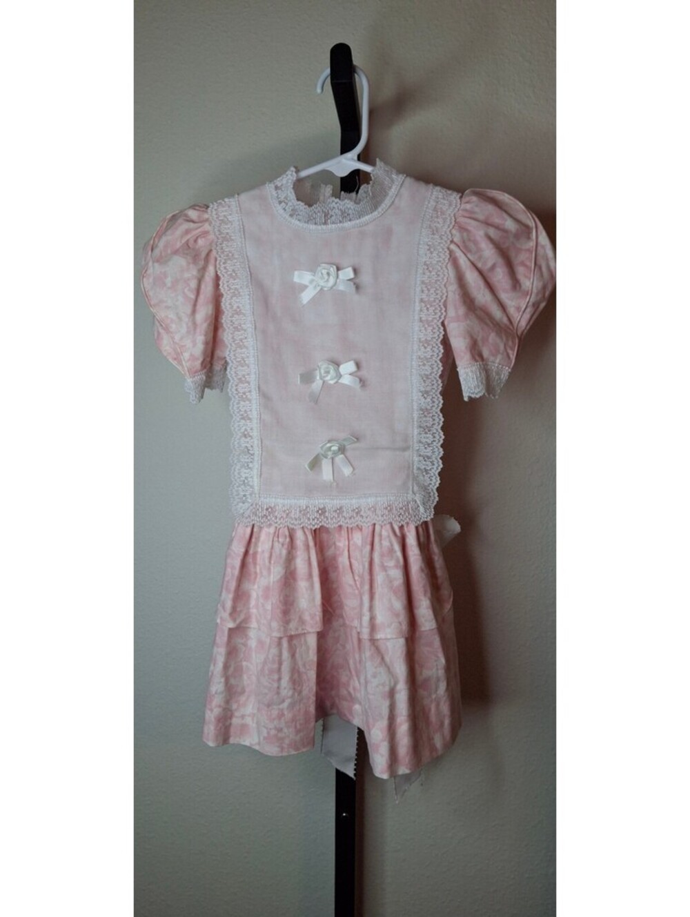 Ruth of Carolina Girls Frilly Dress size 4